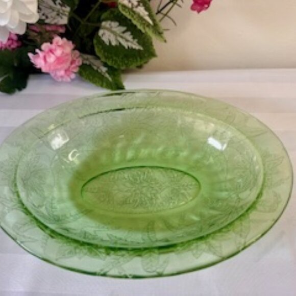 Green Depression Glass Oval Bowl‎ Floral Etched Vintage Swirl Scallop Rim - Picture 2 of 6